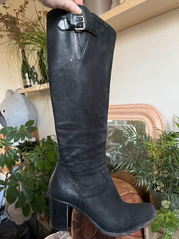 Bottes hautes à talons moulante et souple avec fermeture zip - en cuir noir - photo numéro 16