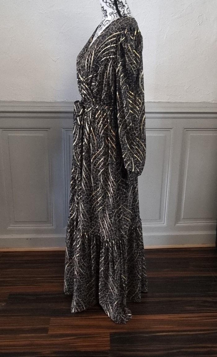 robe longue d'été ou cérémonie fluide noir fleuri et or
Taille 40/42 - photo numéro 4