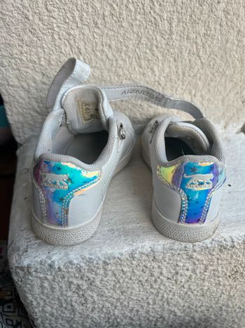 Paire de baskets fille pointure 26 marque Airness bon état
