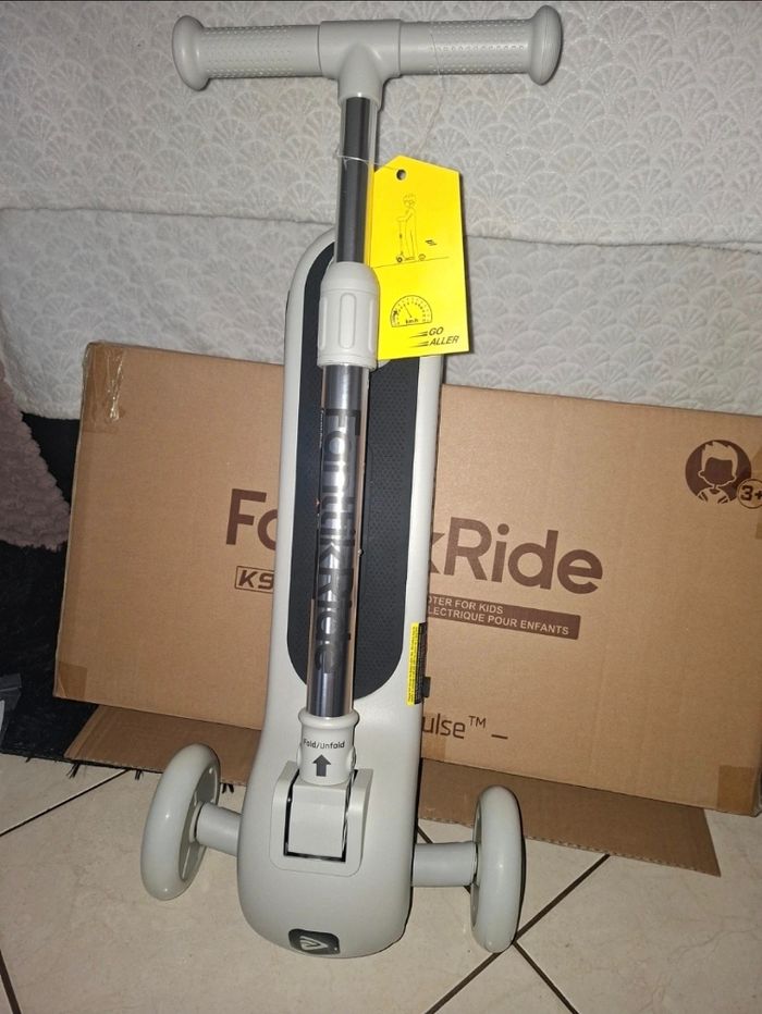 Trotinette électrique pour petite fille - photo numéro 7