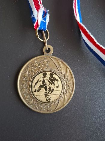 Médaille de football neuve