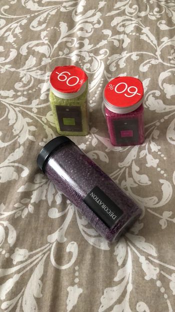 2 pots de pierres parfumées et un non parfumé