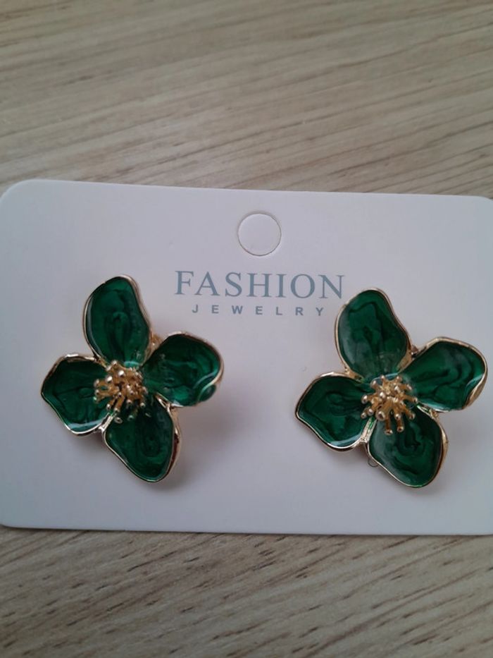 Boucles d'oreilles fleurs, émaillées, vertes et dorées - photo numéro 2
