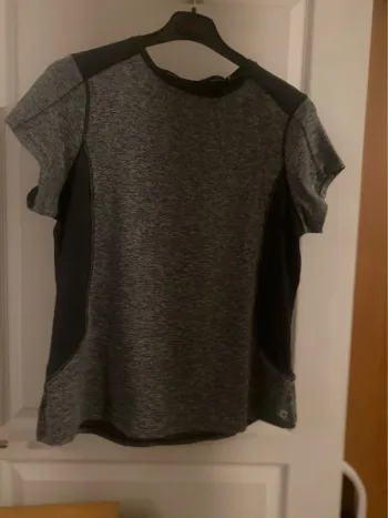 Tee-shirt et short de sport Goodmove pour femme, état neuf Peuvent être vendus séparément