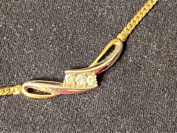 Beau collier en plaqué or TBE femme