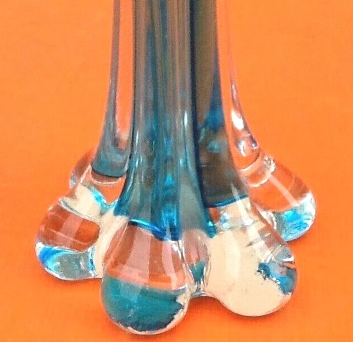 Années 1970 Vase soliflore " pied d' éléphant " Verre transparent / turquoise - photo numéro 3