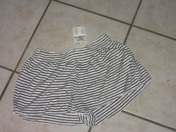 short fluide 10/12 ans neuf