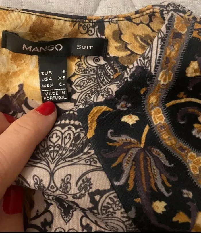 Pull élégant "Mango" or et noir - motif fleurs - photo numéro 2