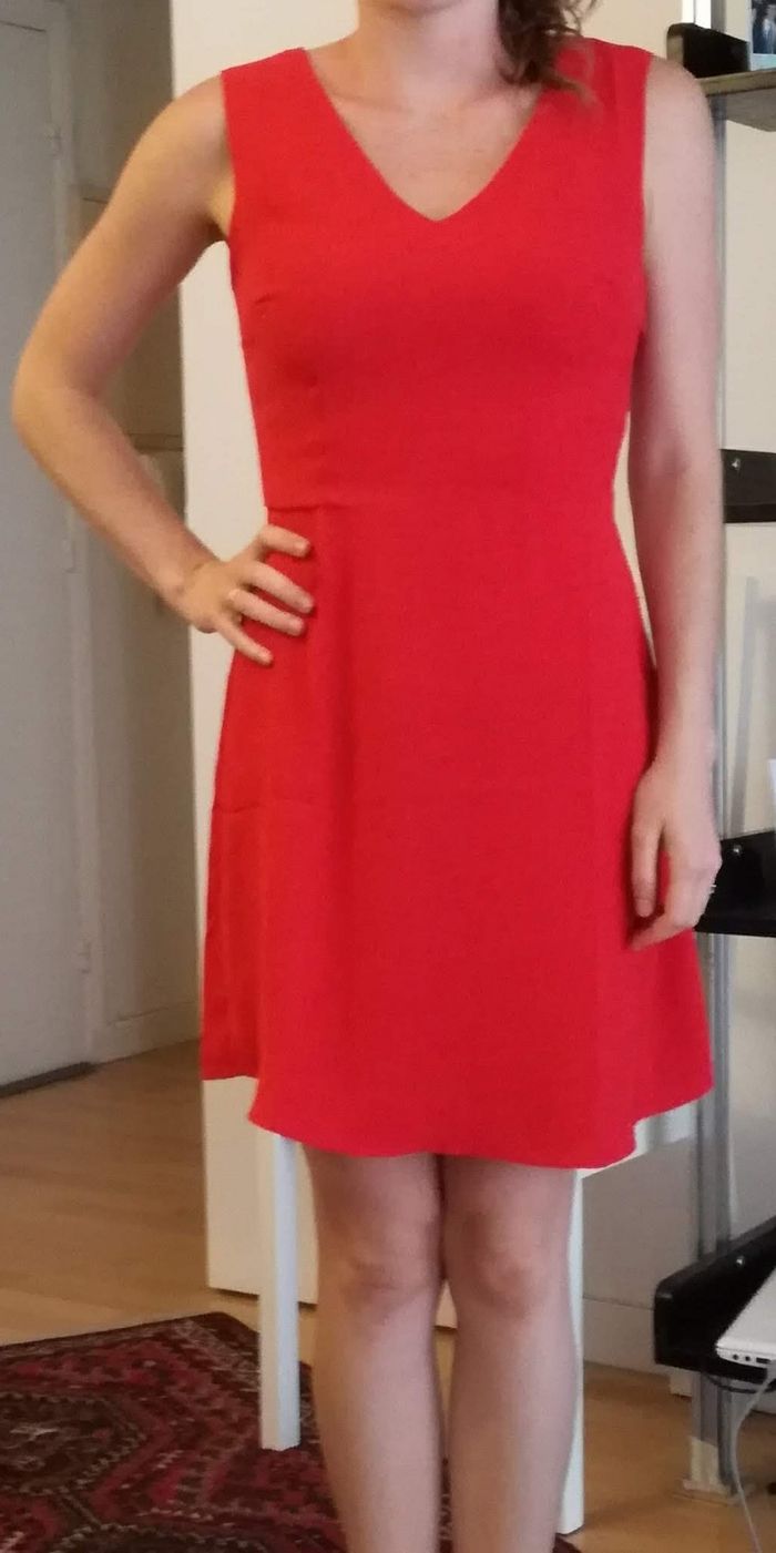 Robe rouge ceintrée camaïeux taille 36