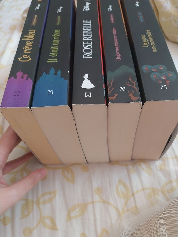 Lot Romans 4 Twisted Tales 1 Queen's Council Hachette Heroes - photo numéro 3