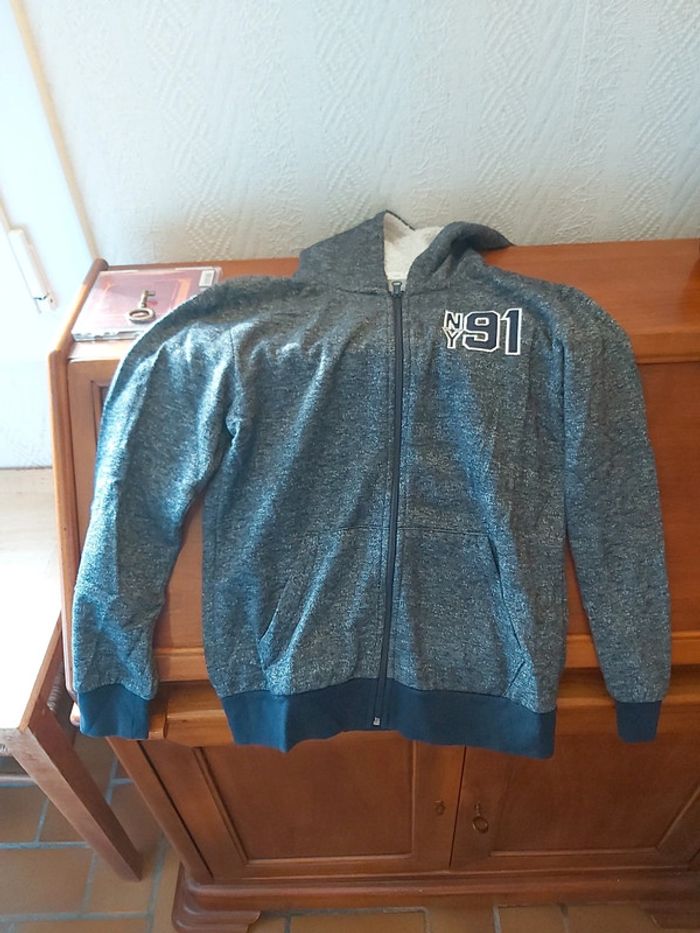 Sweat à capuche et zip