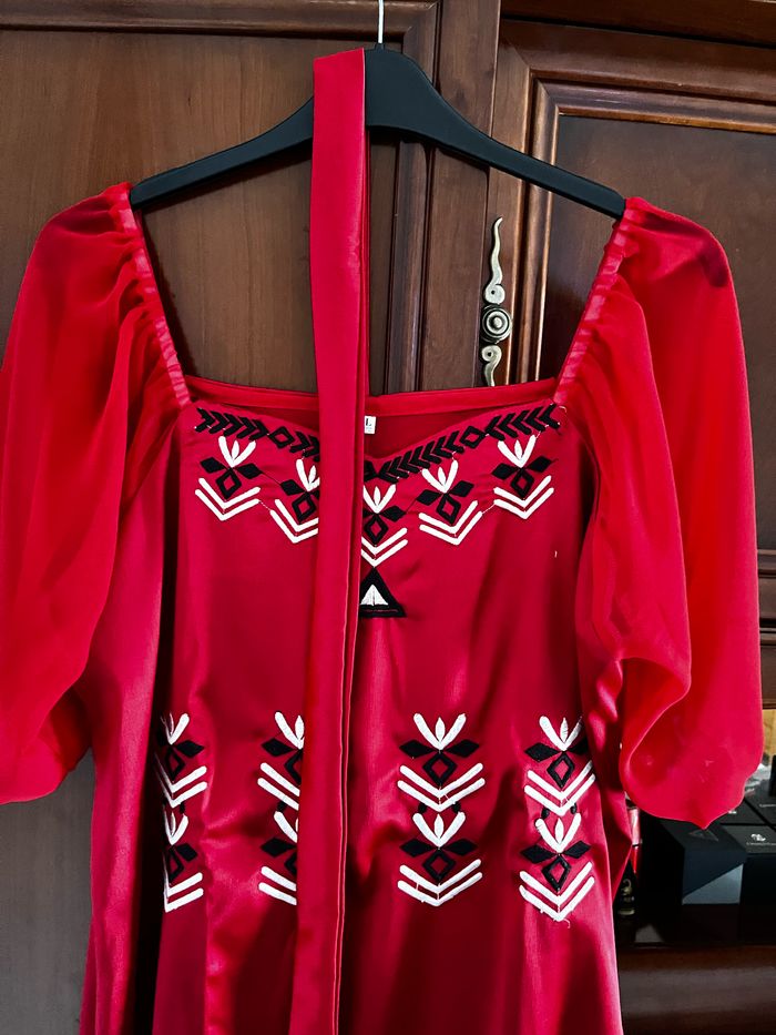 Robe kabyle brodé pour femme, tissu satiné et voile, taille L - photo numéro 3