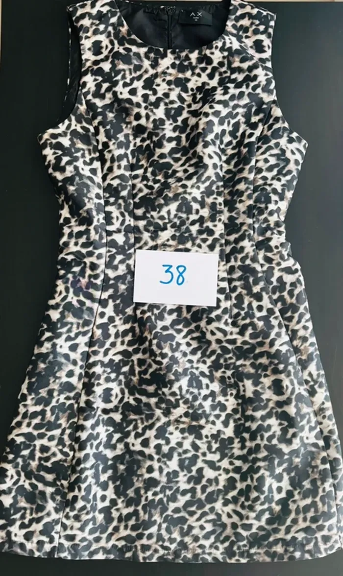 Robe courte imprimé léopard AX taille 38