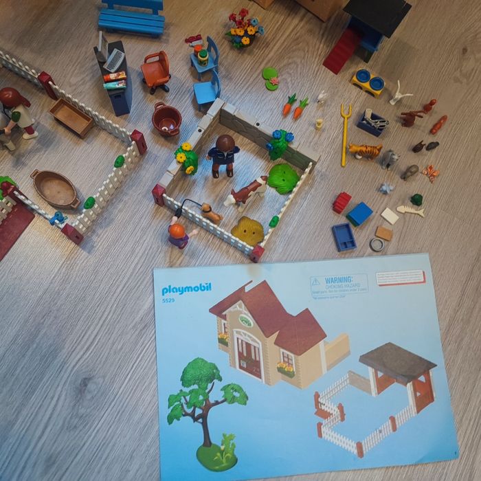 Playmobil 5529 clinique vétérinaire avec animaux et enclos manque 1table 1etagere 1journal et 1 dossier jaune - photo numéro 4