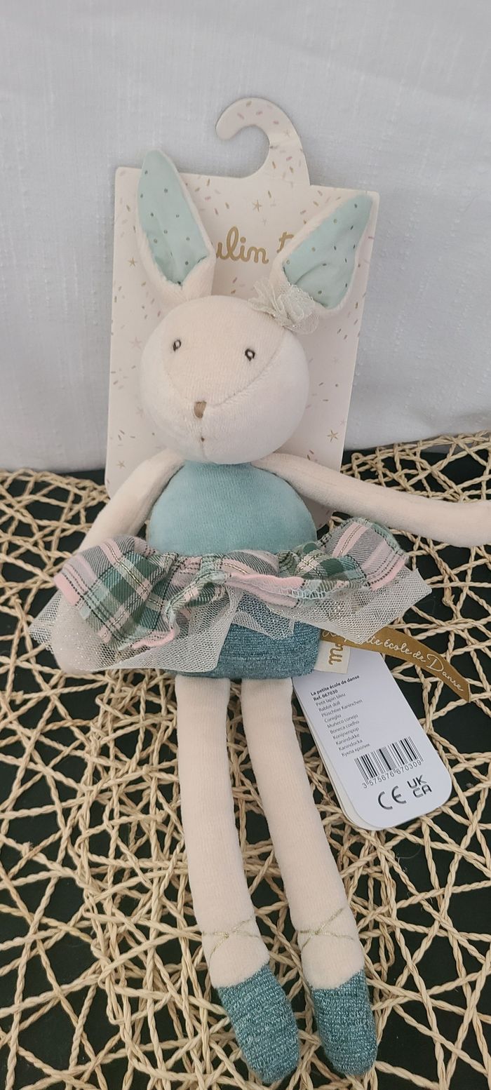 La petite école de danse Petite peluche Lapin bleu moulin roty
