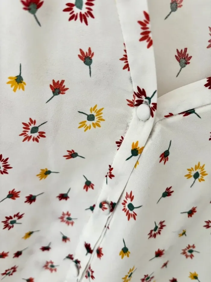 Chemisette fluide neuve fleurie taille 54/56 Kiabi - photo numéro 3