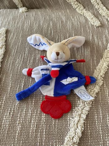Peluche doudou et compagnie plat 19cm lapin bleu blanc rouge très bon état