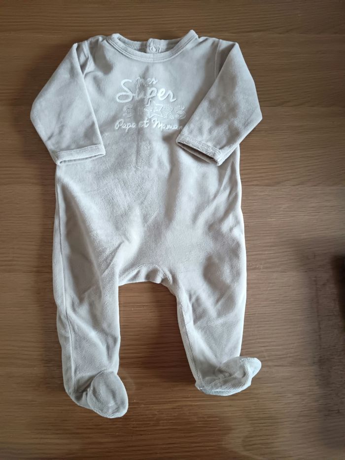 6 pyjamas - photo numéro 2