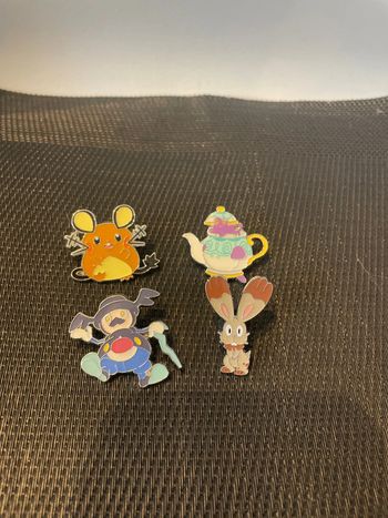 Lot 4 Pin’s Pokémon Dedenne Glaquette de Galar Sapereau Polthegeist broche en  très bon état