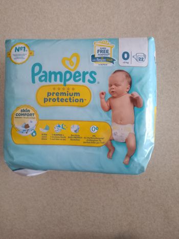Vends paquet de couches Pampers taille 0 neuf
