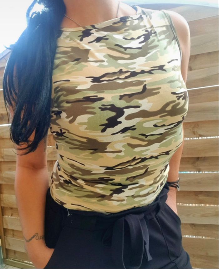 Top débardeur imprimé militaire Y2K - photo numéro 4