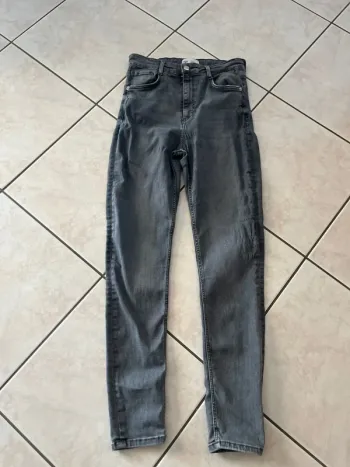 Jeans femme Zara/ 38 / Gris /Très bon état