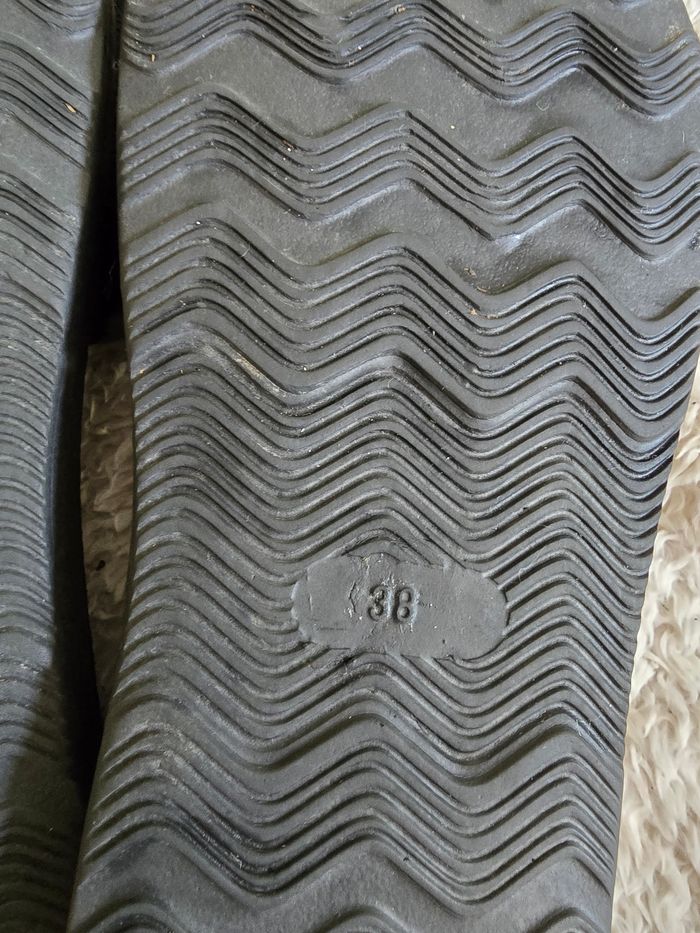 Sandales pantoufles velours neuve pointure notée 38 mais convient plutôt à un 39 - photo numéro 6