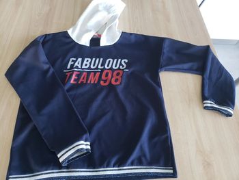 Pull à capuche bleu marine tissaia 12 ans