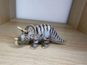 Bébé tricératops schleich