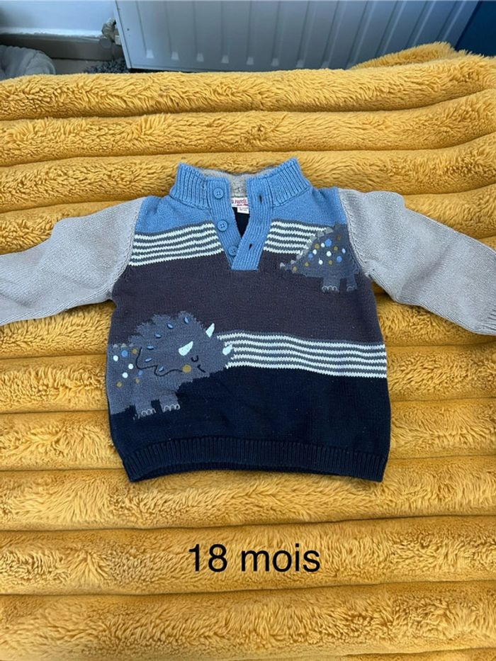Pull gris et bleu