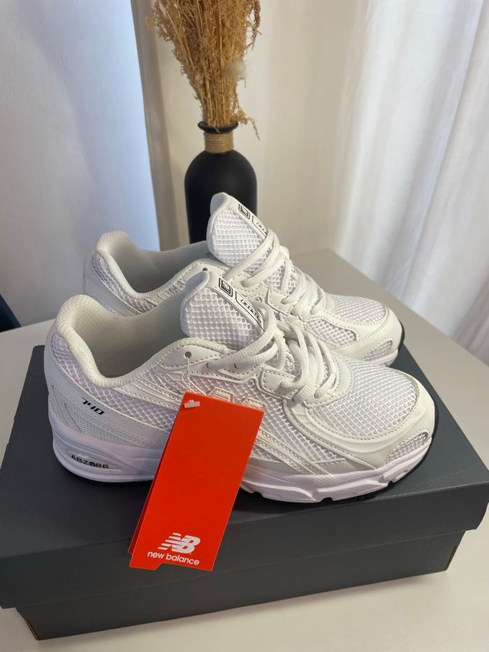 New Balance 740 blanches – neuves avec étiquette + boîte