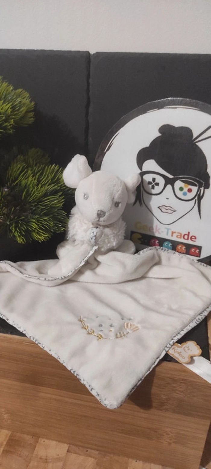doudou souris kaloo perle blanc creme mouchoir fleur doré k gris