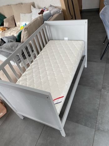 Lit bébé Sundvik 60x120 et matelas