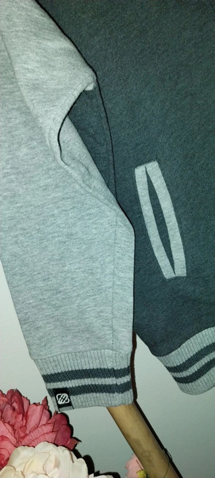 Veste / sweat zippé gris by Freegun état neuf Taille 10 ans - photo numéro 6