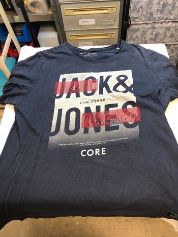 TEE shirt