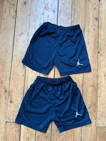 2 shorts bleu marine 8 ans Jordan 