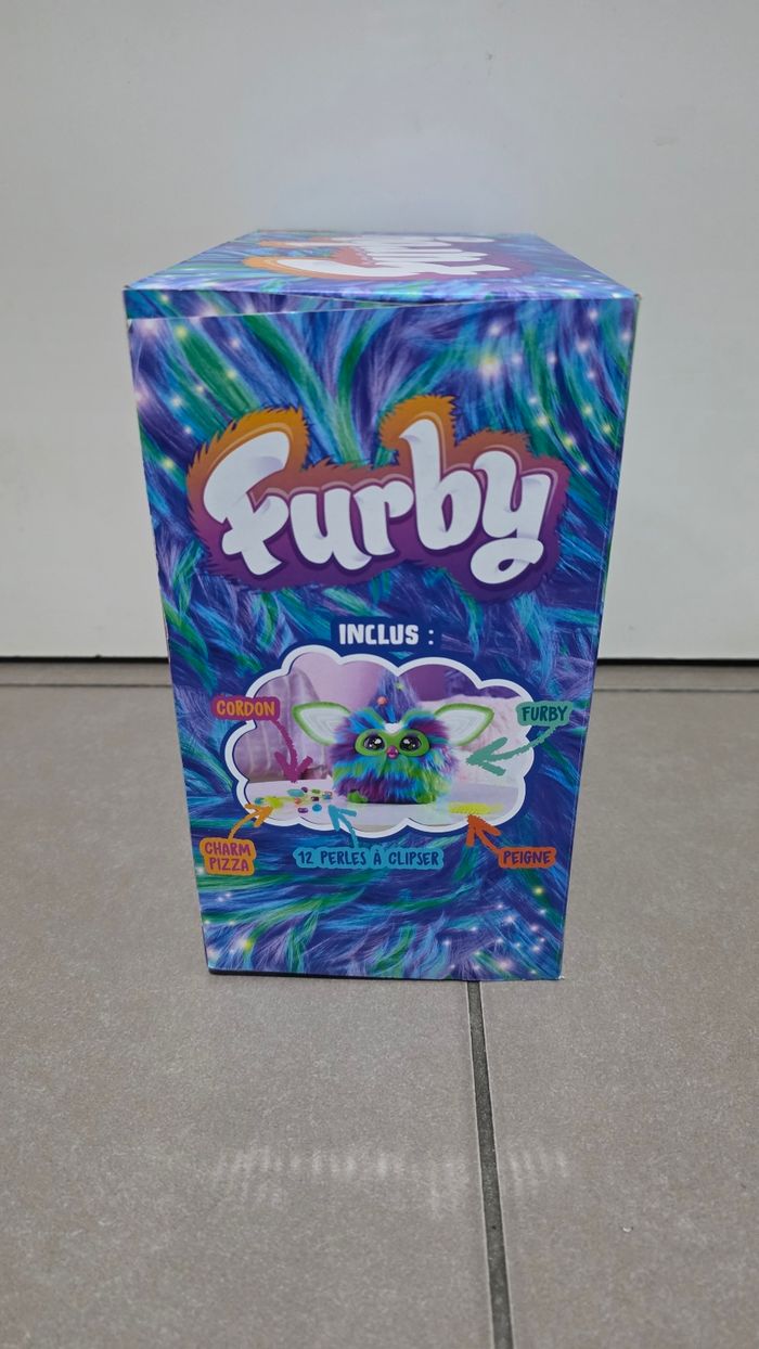 Furby brille dans le noir - photo numéro 3