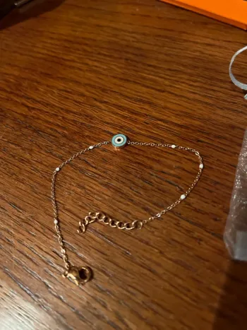 Bracelet doré œil grec