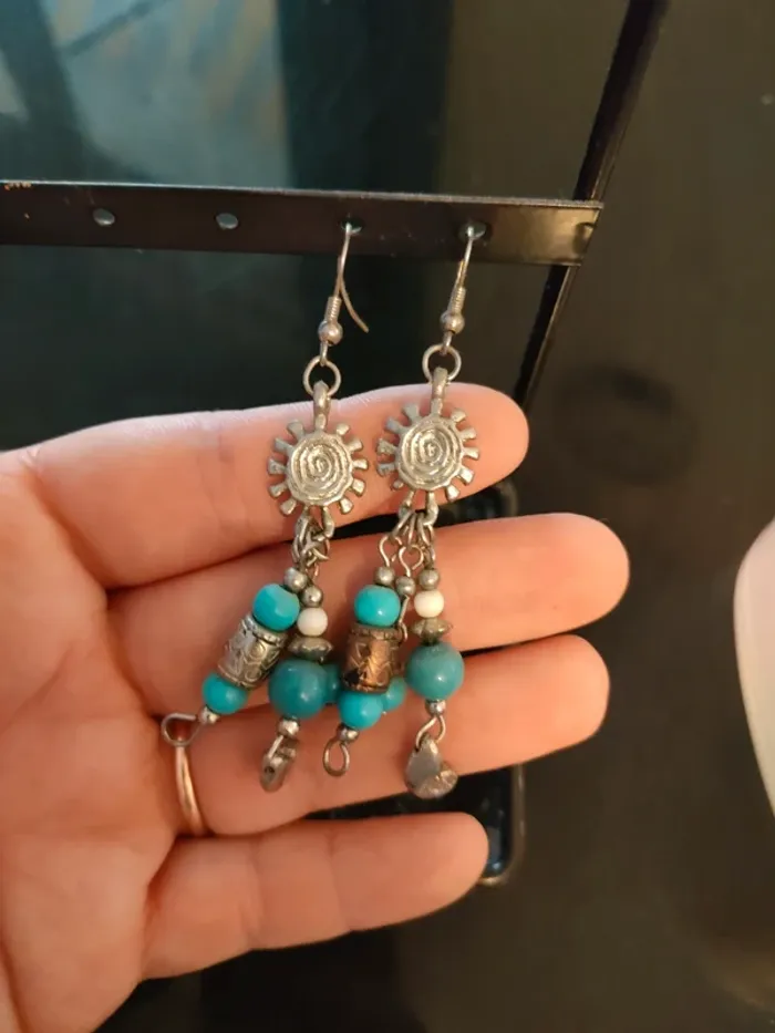 Boucle d'oreille fantaisie femme voir photo pour état