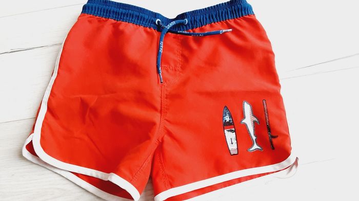 Vêtement garçon short de bain rouge Okaïdi 6 ans - photo numéro 2