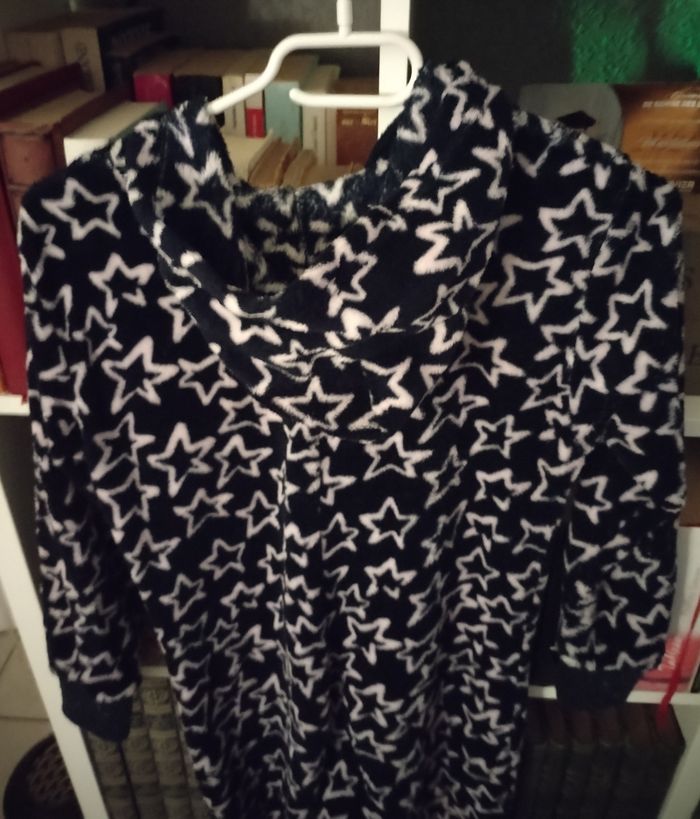 Combinaison pyjamas polaire motifs étoiles 11/12 ans en très bon état - photo numéro 9