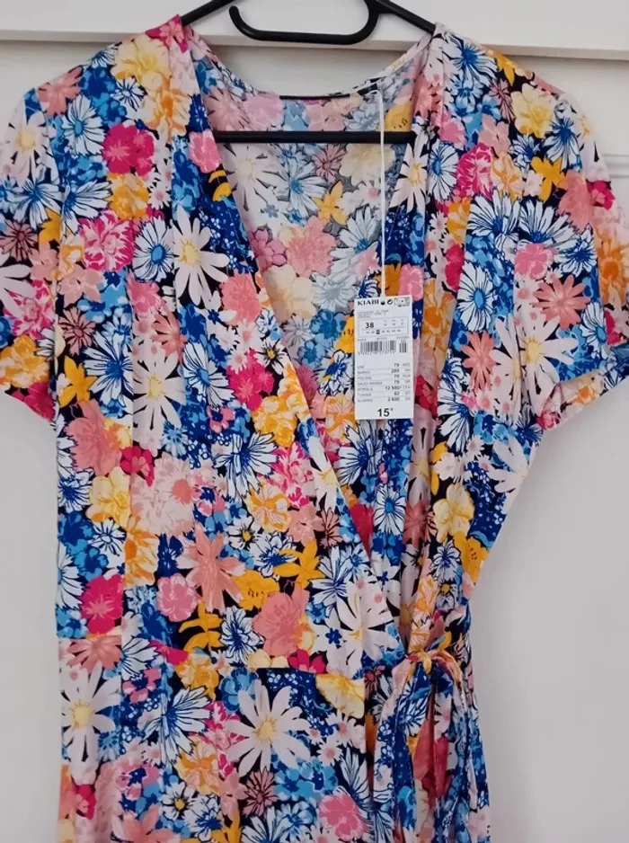 Robe portefeuille fleuri kiabi 38 neuf - photo numéro 2