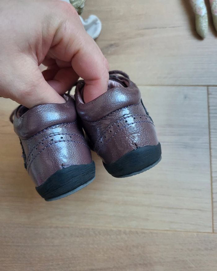 Chaussures petite fille violettes taille 22 - photo numéro 5