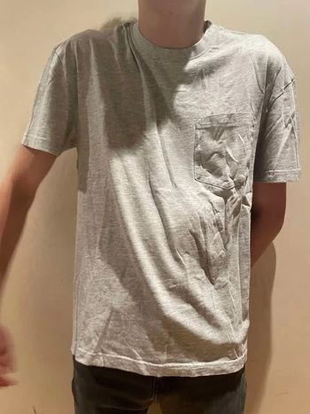 t-shirt gris