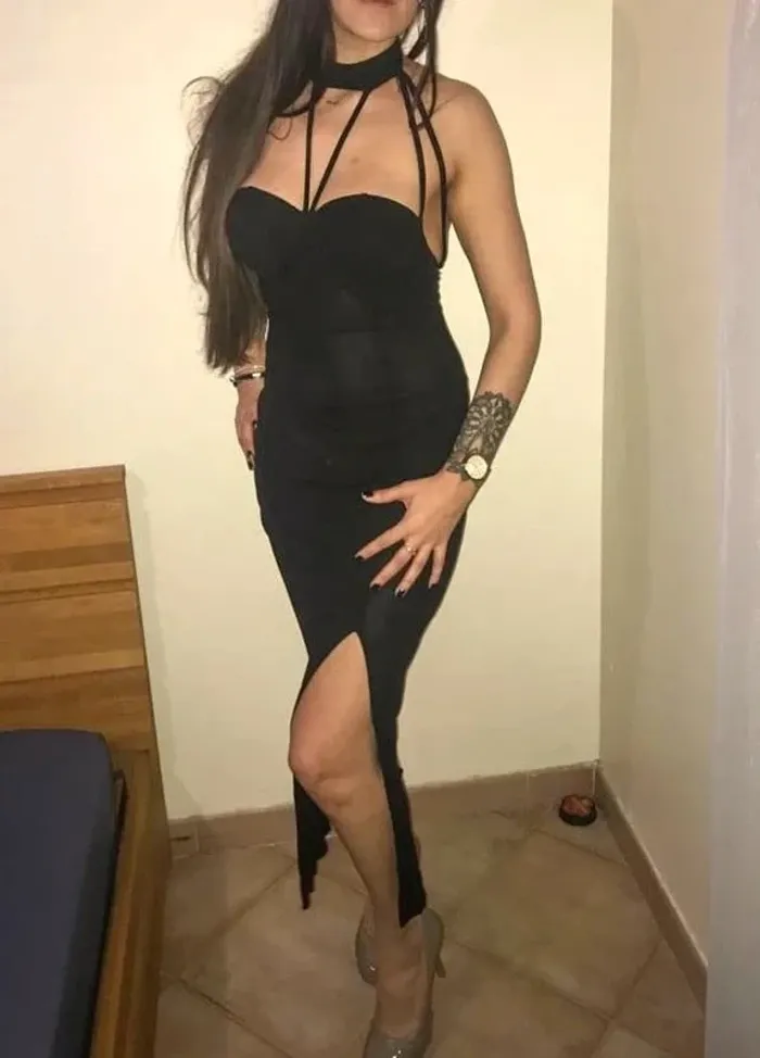 Robe longue noire fendue