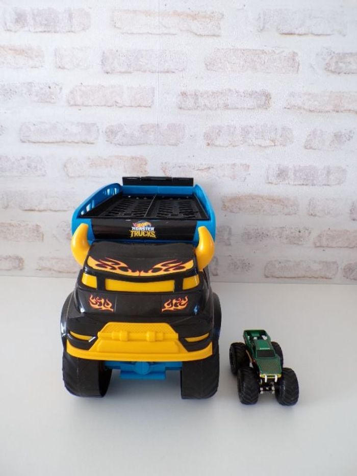 Camion Transporteur - Taureau - Hotwheels - Hot Wheels - Snake Bite   (J1)