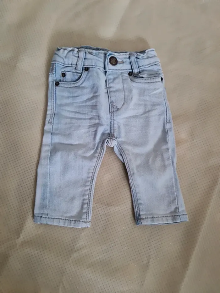 Lot de 13 pantalons et jeans et 2 shorts - photo numéro 3