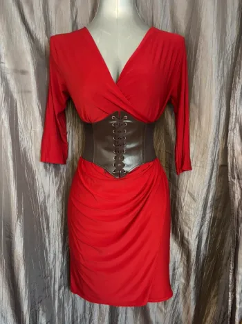 Belle robe portefeuille rouge décolleté drapé 38/40