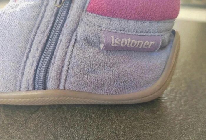 4 € Chaussons fille Isotoner taille 23 - photo numéro 2