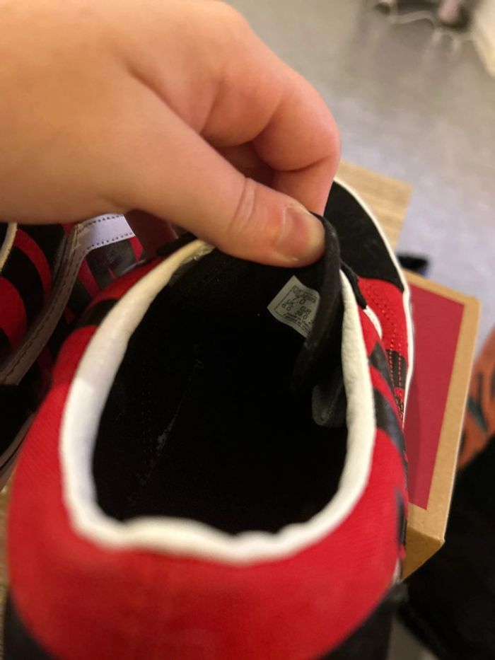 Vans noir et rouge - photo numéro 7